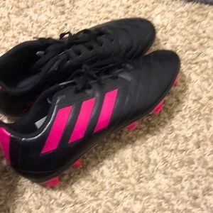 Soccer cleats only used 2 times.looks new